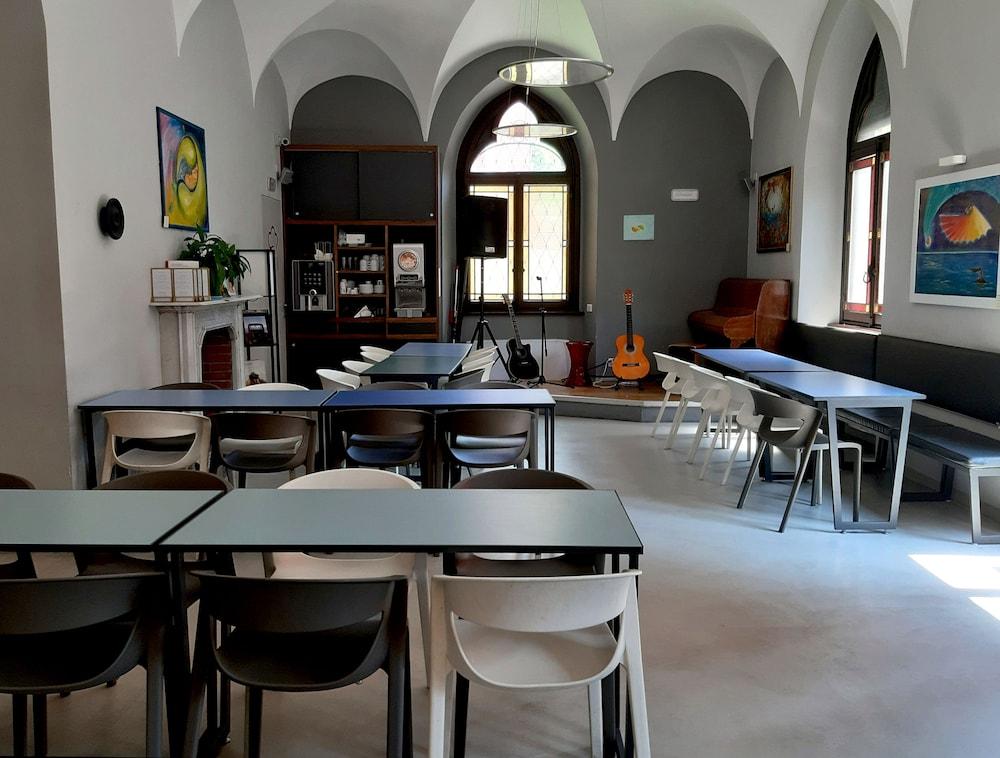 Babila Hostel ミラノ エクステリア 写真